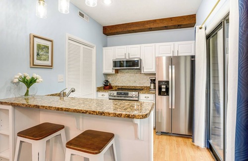 Wintergreen Condo | Wintergreen Condo w/Pool: Near Hike & Market!