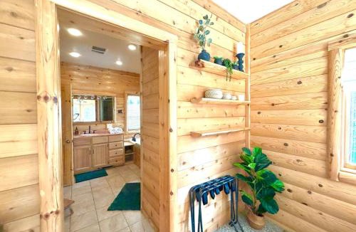 Marshall Ski Chalet | Wolf Laurel Lodge - Luxury Log Cabin Retreat for Private Gatherings