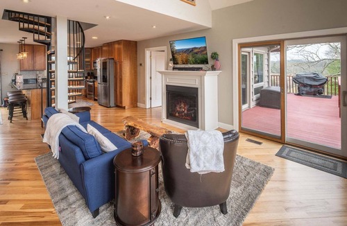 Fleetwood Ski Chalet | Wolf Ridge Chalet in Fleetwood, NC: A spacious 7-bedroom escape for 18!