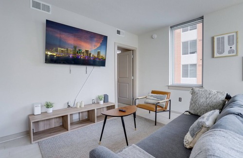 Crystal City House | Wonderful 2BR Condo @Crystal City WRooftop