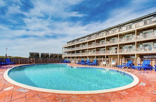 Hatteras Condo | Wonderful ceanfront condo with ocean views, pool, & central AC