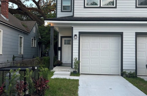 Urban Core House | Wonderful Modern 3-bedroom Duplex w/fenced back yard in charming Jacksonville