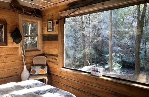 Suches Cabin | Wonderful Tree House Getaway on the Toccoa River, for Glamping in Suches, Georgia
