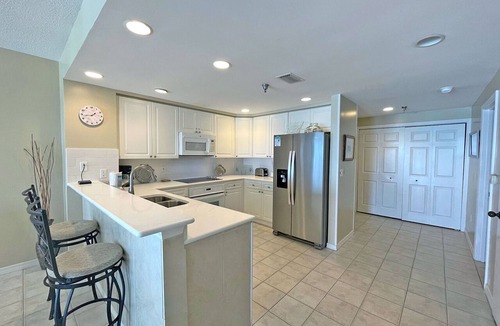 Pensacola Beach Condo | Wonderful views of the Gulf from this 5th flr Emerald Isle, Gulf front condo!