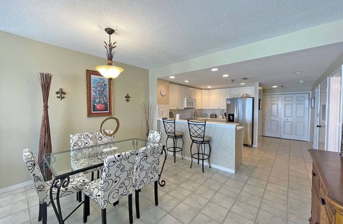 Pensacola Beach Condo | Wonderful views of the Gulf from this 5th flr Emerald Isle, Gulf front condo!