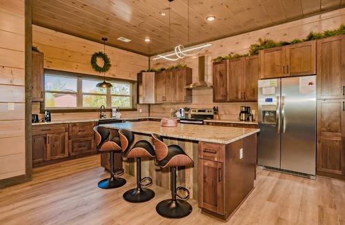 Sevierville Cabin | Wonderland Lodge: Mtn Views, Pool, S/Secluded, Games Theater, wifi, hot tub.