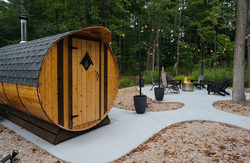 Bellaire House | Wooded & Quiet, but Downtown. Spacious Home w/Smokeless Fire Pit, Barrel Sauna