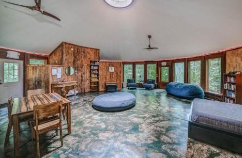 Talking Rock House | Wooden Yurt at Kaluna Farm Retreat