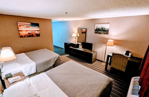 Marshfield Hotel | Woodfield Inn and Suites
