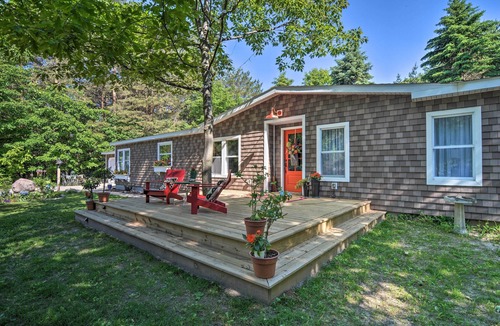 Good Hart Cottage | Woodland Retreat: Near Trails, Golf & Wineries!