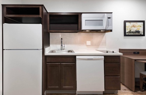 Cleveland Hotel | WoodSpring Suites Cleveland North