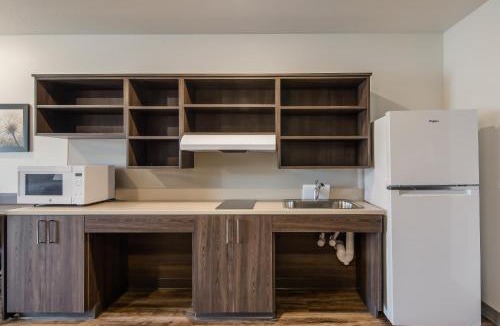 Cleveland Hotel | WoodSpring Suites Cleveland North