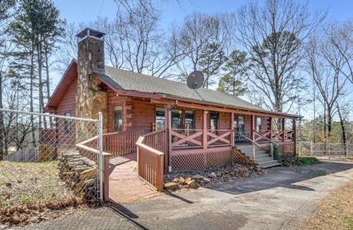 Toccoa House | Woodsy Hideaway: 8 Mi to Henderson Falls Park!