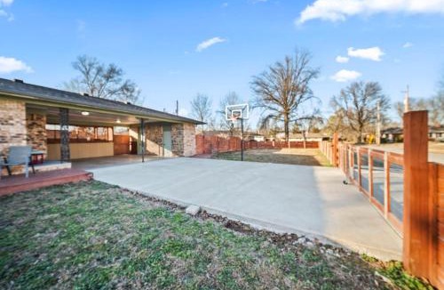 Downtown Ski Chalet | Work & Ride 3BR Downtown Edge Bentonville