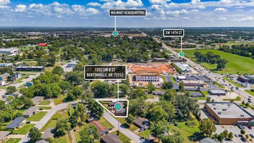 Downtown Ski Chalet | Work & Ride 3BR Downtown Edge Bentonville
