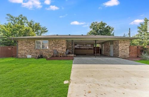 Downtown Ski Chalet | Work & Ride 3BR Downtown Edge Bentonville