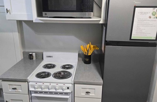 Southgate Apartment | Work Studio - Very small