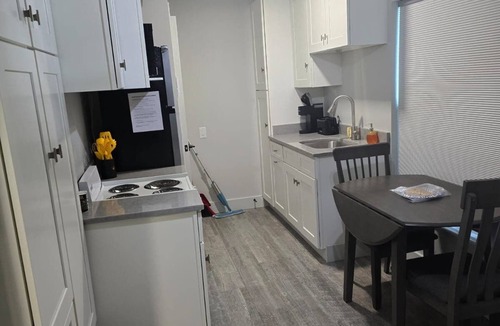 Southgate Apartment | Work Studio - Very small