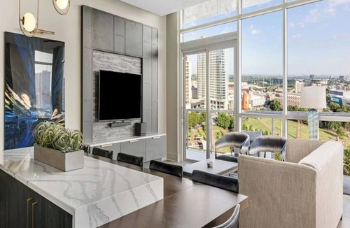 Luckie-Marietta District Apartment | World Cup Luxury 1BR Pres Suite – Stadium Walk – Parking Included – 4
