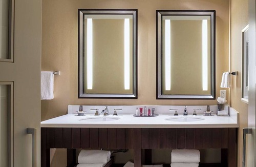 Lenox Hotel | Wyndham Atlanta Buckhead Hotel & Conference Center | 2 Doubles | Pet Friendly