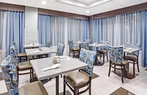 Executive Park Hotel | Wyndham Garden Charlotte Airport Southeast