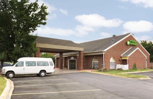 East Paris Hotel | Wyndham Garden Grand Rapids Airport