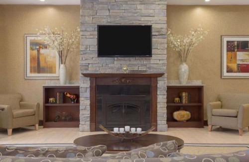 East Paris Hotel | Wyndham Garden Grand Rapids Airport
