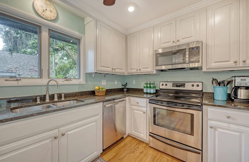 West Beach Cottage | Yards to the beach, charming cottage