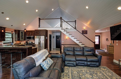 Iron River House | Year-Round Northwoods Lakehouse on Stanley Lake. Firepit. Sleeps 12.