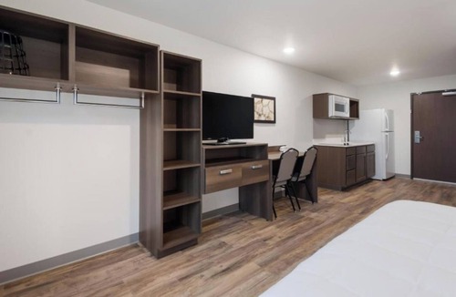 Newnan Hotel | You Can Save In 2 Affordable Suites w/Kitchen | Good For Friends & Family