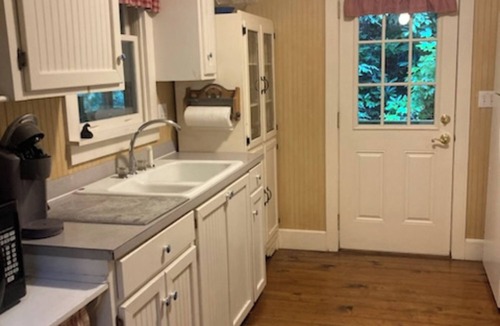 Rosman Cottage | Your Cozy Quiet 3 Bed Room Cabin in the Blue Ridge Mountains