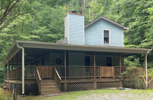 Rosman Cottage | Your Cozy Quiet 3 Bed Room Cabin in the Blue Ridge Mountains