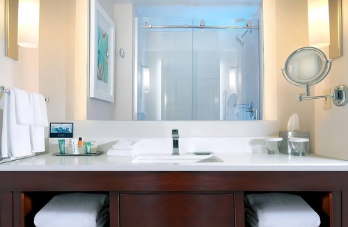Park Shore Hotel | Your Favorite Part of the Trip Might Be This Stay! Outdoor Pool, Free Parking!