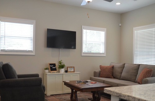 Tuscaloosa House | Your Home Away from Home- 3 Bedroom Close to UA & Historic Downtown Northport