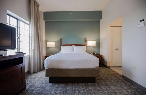 Highlands - Perkins Hotel | Your Home Away From Home! Free Breakfast, Free Parking, Pets Allowed, Pool!