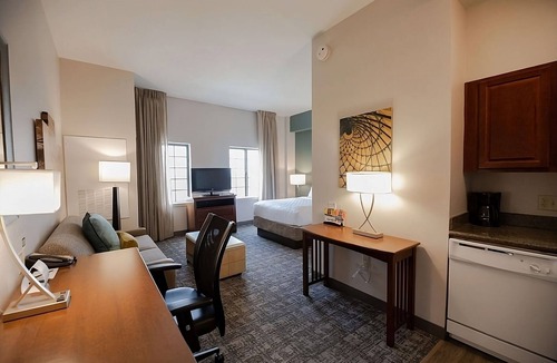 Highlands - Perkins Hotel | Your Home Away From Home! Free Breakfast, Free Parking, Pets Allowed, Pool!