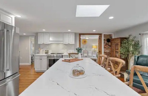 Farmington House | Your home away from home in downtown, historic Farmington!