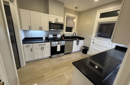 Hyde Park Apartment | Your Hyde Park Retreat – Pet-Friendly, Walkable, Sleeps 6
