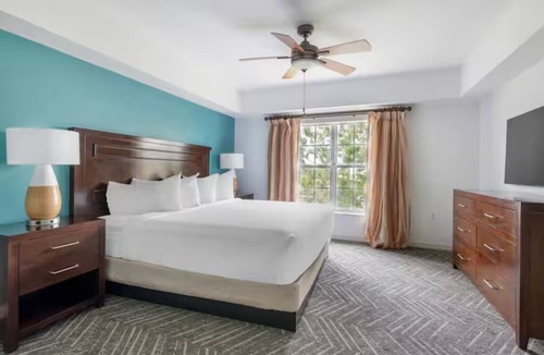 West Kissimmee Hotel | Your Ideal Home Base for Every Adventure! Unit with Kitchen! Outdoor Pool!
