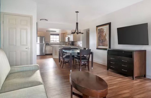 West Kissimmee Hotel | Your Ideal Home Base for Every Adventure! Unit with Kitchen! Outdoor Pool!