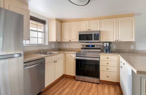 West Kissimmee Hotel | Your Ideal Home Base for Every Adventure! Unit with Kitchen! Outdoor Pool!