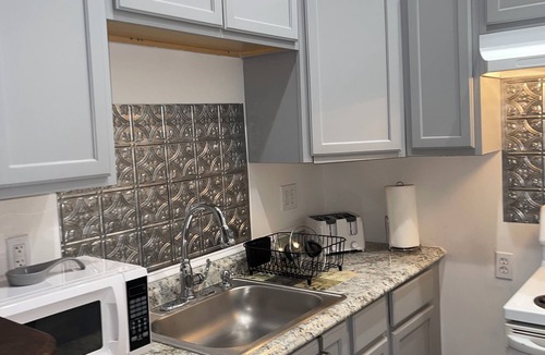 Esplanade Ridge Apartment | "Your Perfect New Orleans Getaway: Cozy Studio, Prime Location, & Easy Transit!"