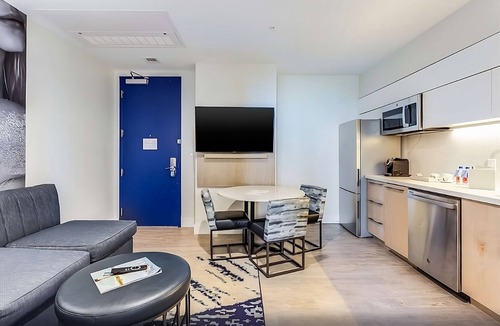 Ojus Hotel | Your Slice of Paradise! Pets Allowed, Kitchenette, Rooftop Swimming Pool!