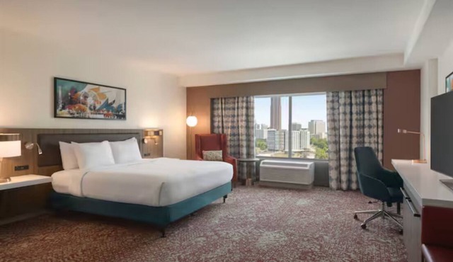 1 King Corner Room at Hilton Garden Inn Atlanta Downtown