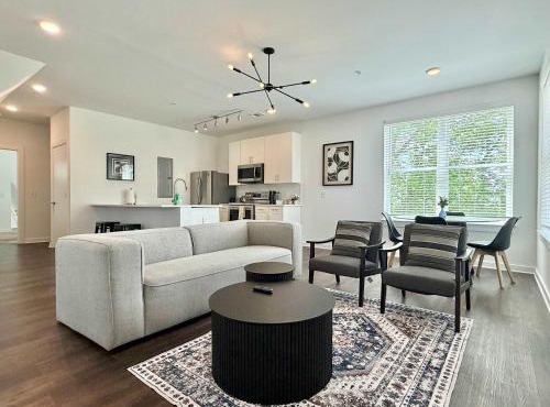 10 Guest Penthouse Multi-Level Condo in ATL 542Blvd407