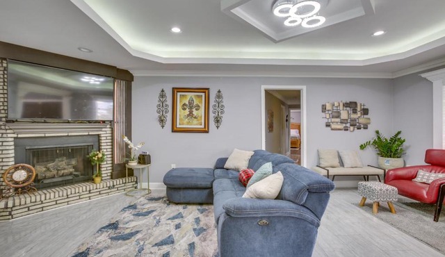 11 Mi to NOLA: Westwego Home w/Sunroom!