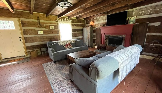 1800’s Historical Log Cabin near I-75 Interstate