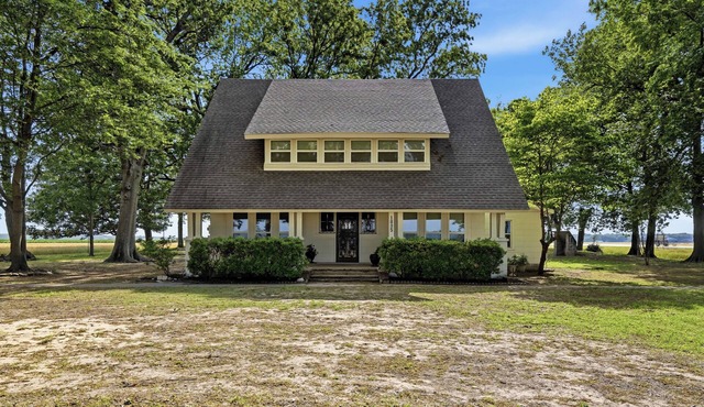 1895 FarmHouse Sleeps 10 Near I-40, Tenkiller, Arkansas River
