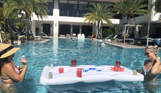 1B/1B Luxury Apartment with Resort Amenities