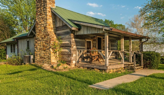 1BR, 1BA Log Cabin